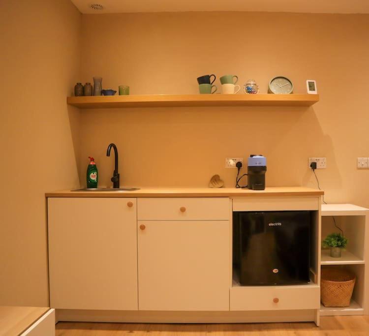 Modern Studio Apartment In Cashel Кашел Екстериор снимка