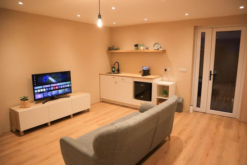 Modern Studio Apartment In Cashel Кашел Екстериор снимка
