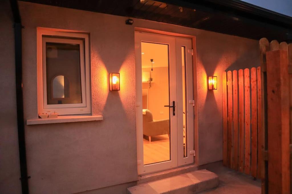 Modern Studio Apartment In Cashel Кашел Екстериор снимка